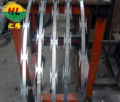 Hot DIP Concertina Bto-22 Tipe Razor Barbed Wire Dari Cina