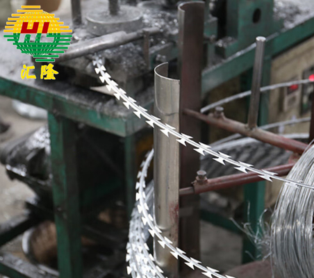Pagar Wire Razor BTO-18 Concertina Berkinerja Tinggi untuk Operasi Militer dan Keamanan Perbatasan